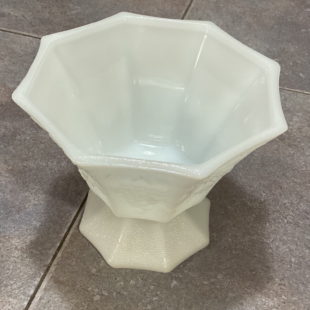 Anchor Hocking Ivory Grape Design Vase - Picture 3 of 5